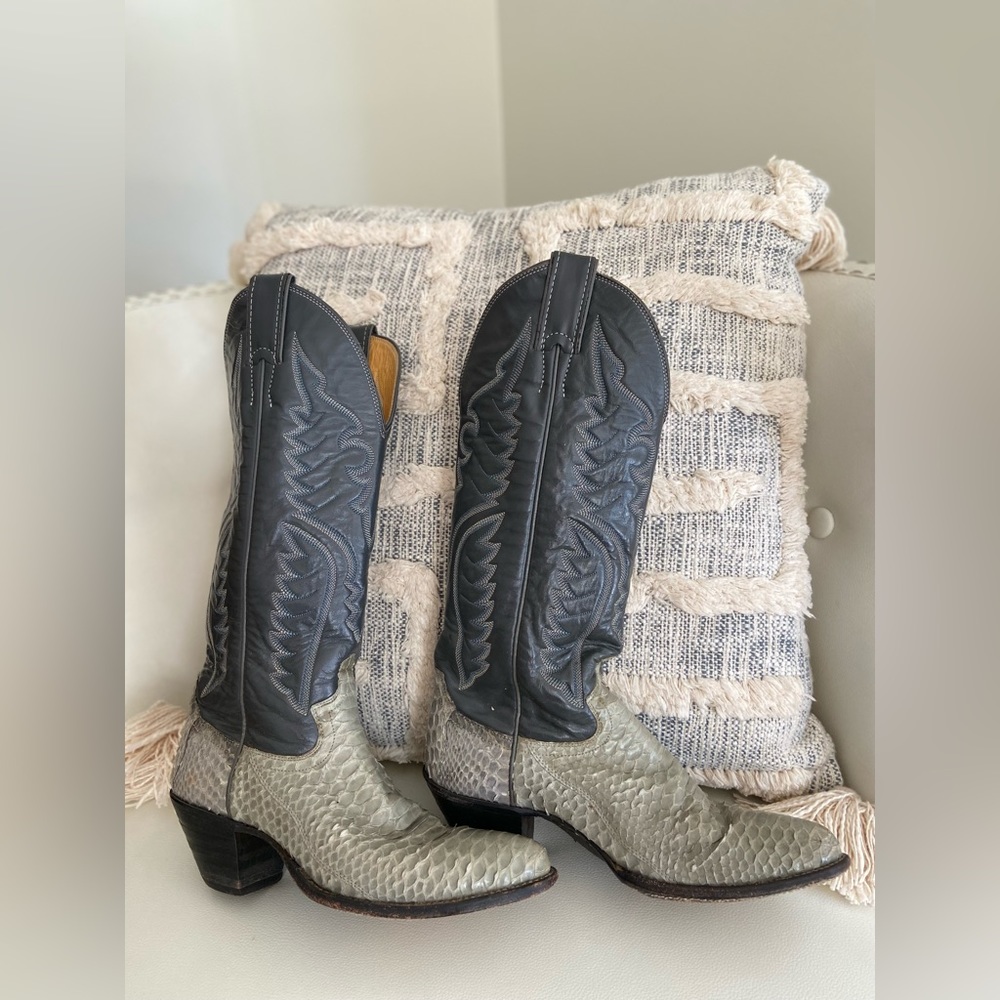 VINTAGE Grey Python Justin Boots Women’s Heeled Cowboy boots
